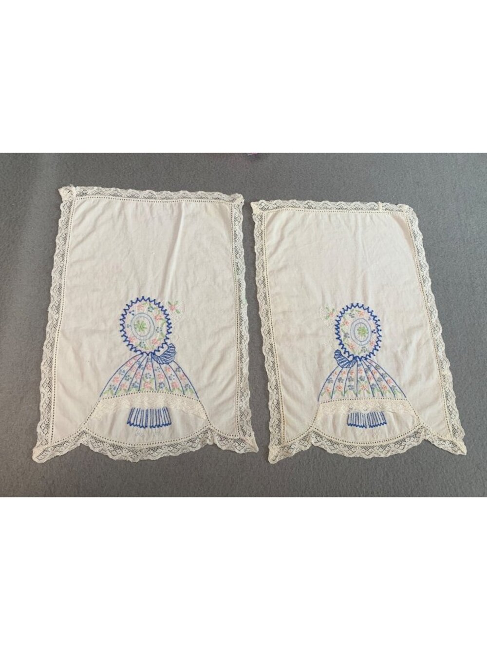 Embroidered Sunbonnet Sue Doilies Lace Trim 8x12" Vintage